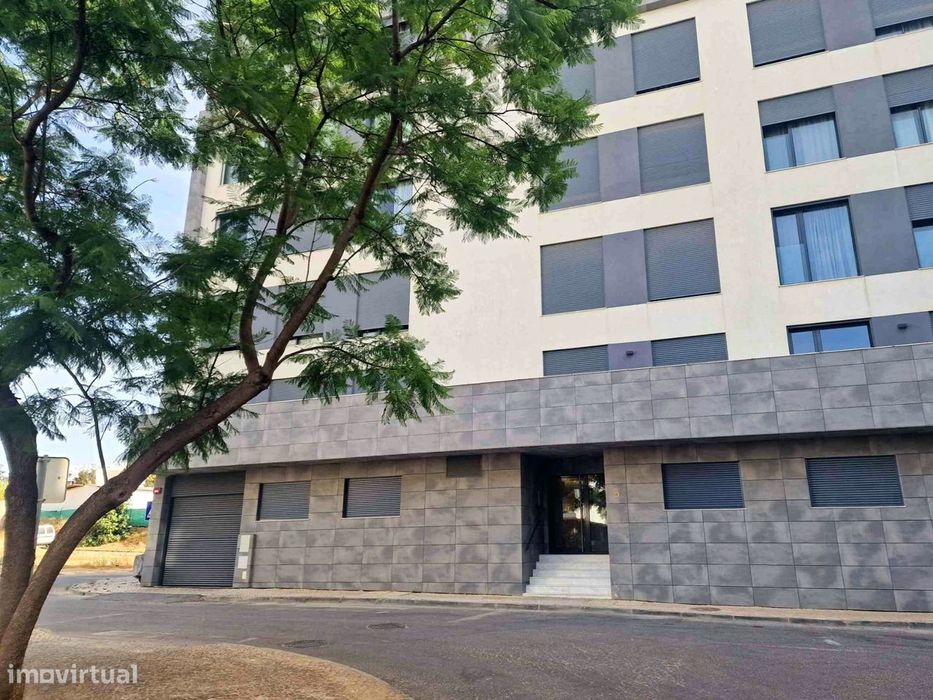 Apartamento T1 com lugar de garagem e Piscina - Lejana, Faro — Faro (Sé E São Pedro), Faro