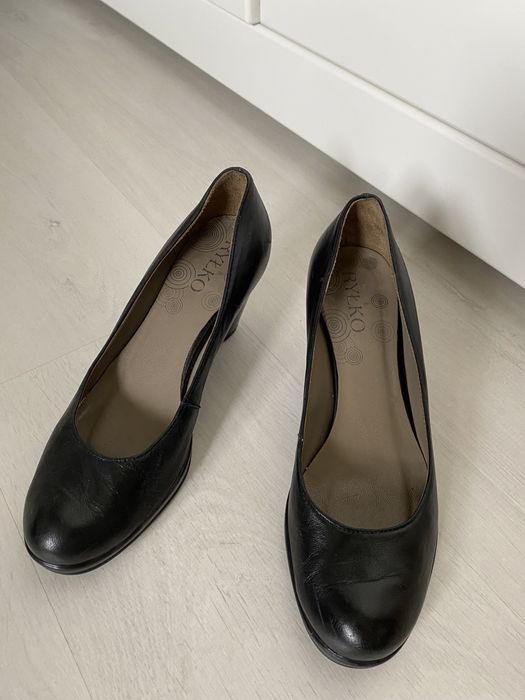 Czarne buty na niskim obcasie skóra naturalna ryłko 36