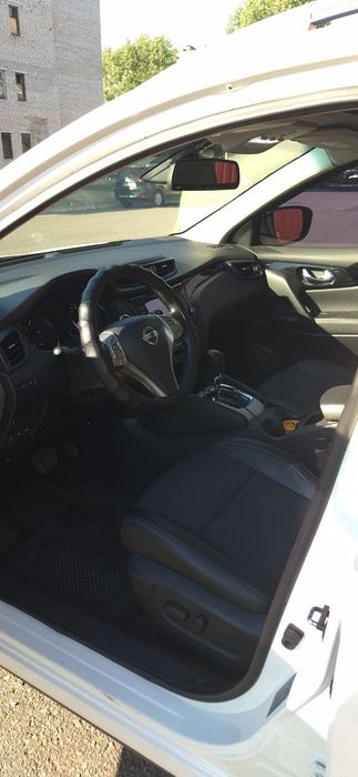 Nissan Qashqai. .