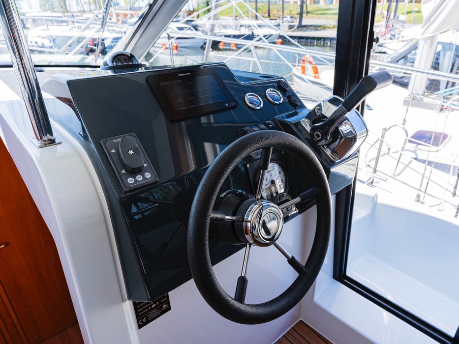 PLATINUM 35 EXCLUSIVE – komfortowy jacht motorowy z klimatyzacją | Giżycko