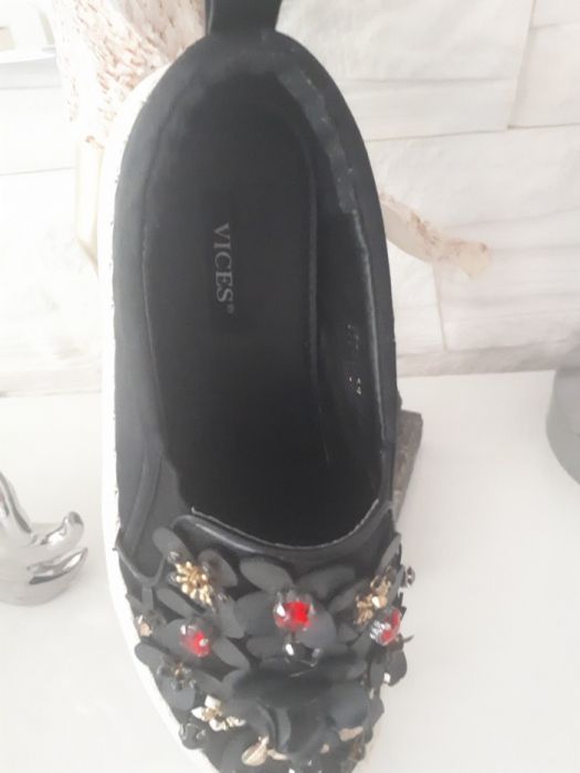 Buty czarne  kryształki