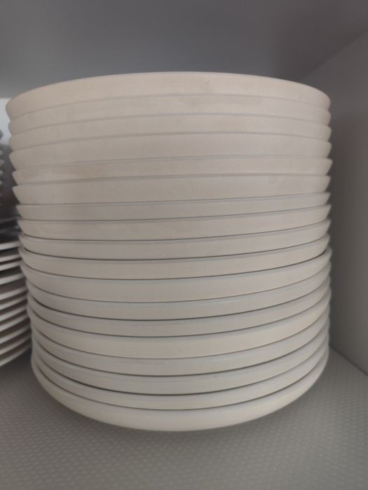 Vendo conjunto 18 pratos Gato Preto