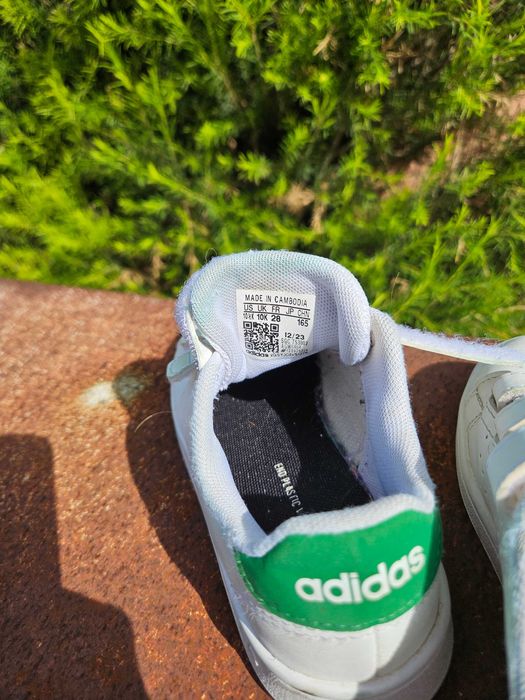 Sapatilhas adidas 27 e 28