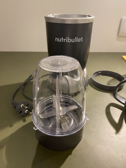 Batedeira nutribullet quese nova con apenas um uso com todas as peças