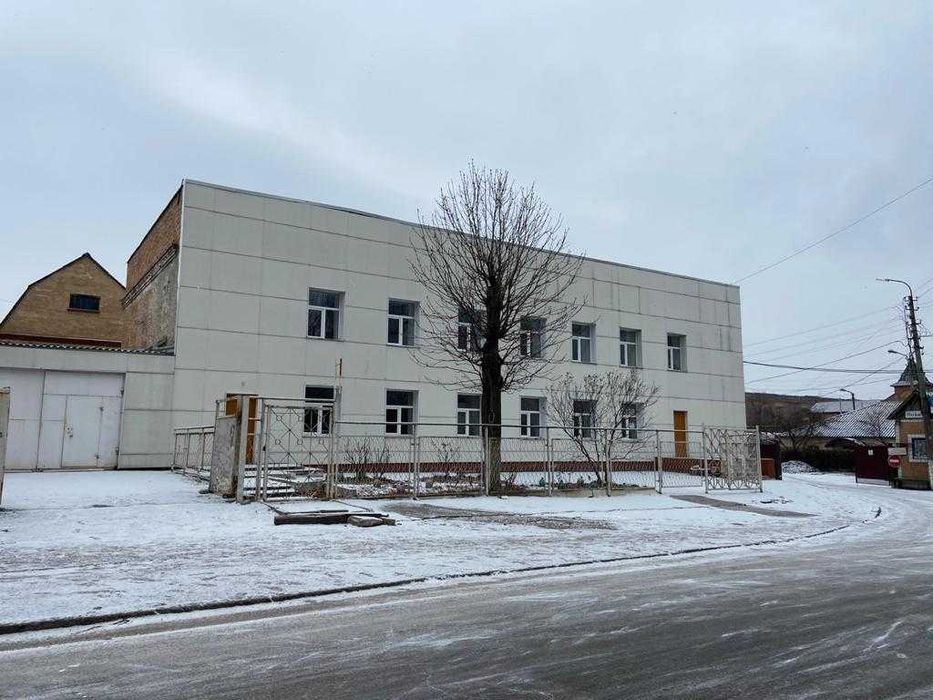 Будівля широкого використання з гарною локацією