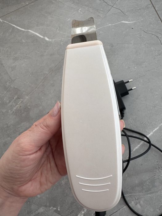 Портативний косметичний ультразвуковий скрабер