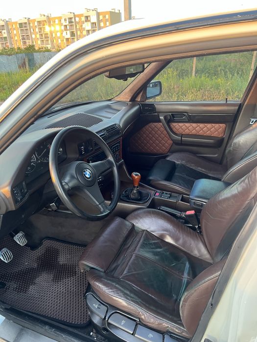 BMW e34.
