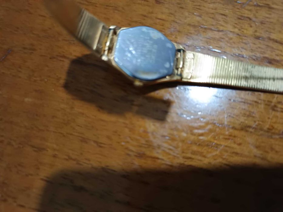 Relógio pequeno vintage em aço dourado, marca Seiko