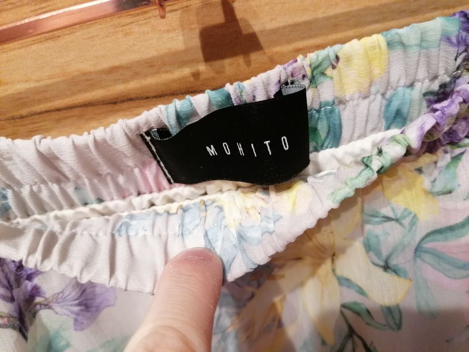 Spodnica z falban mohito r. 42.jak nowa. Gratis kardigan mohito