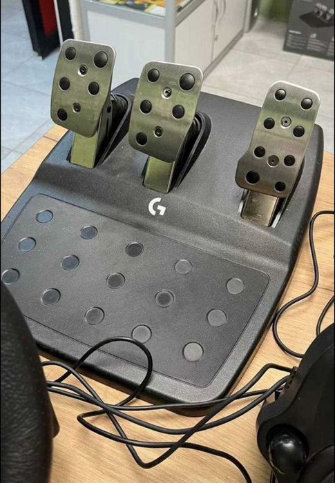 Volante e pedais Logitech G923