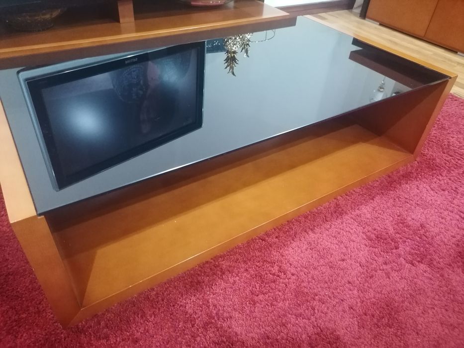 Mesa centro cerejeira e vidro preto