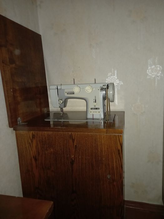Швейная машинка Чайка-3 с ножным приводом