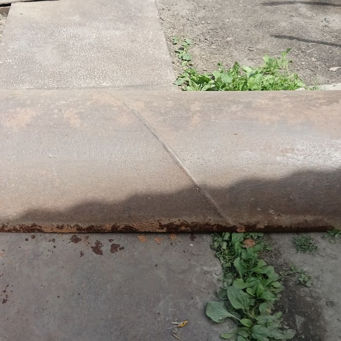 Продам кусок металла (полукруглый)