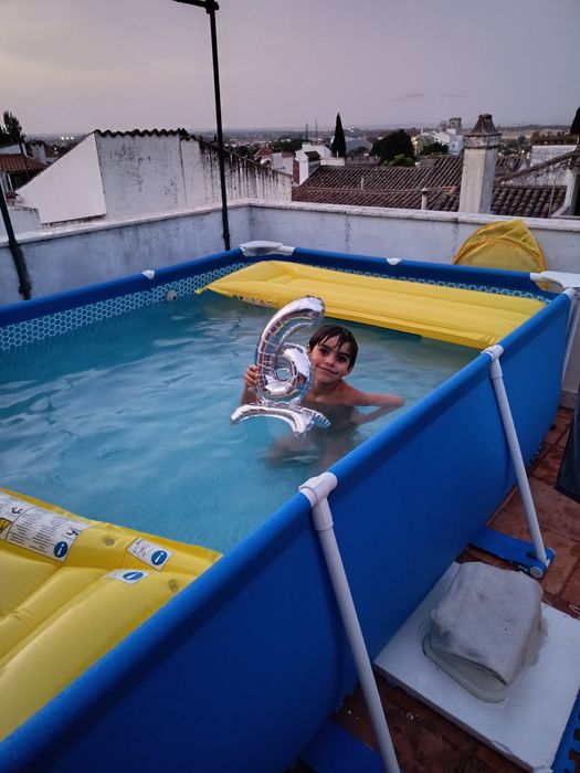 Piscina de 3 metros por 2 metros em bom estado