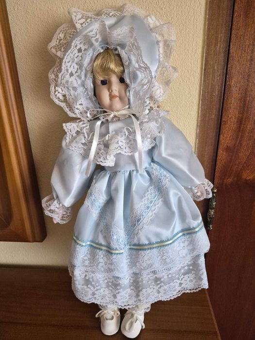 Duas bonecas de porcelana