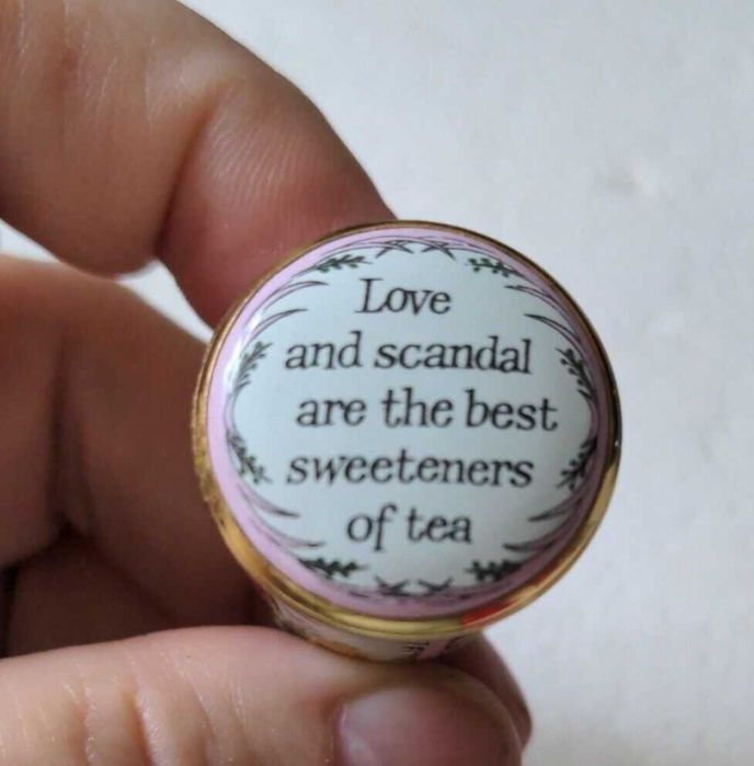 Caixinha de rosca artesanal Halcyon Days Enamels «Love and scandal...»