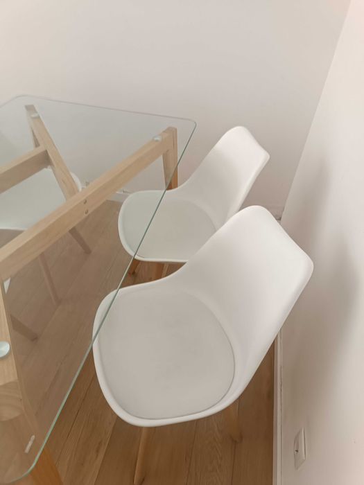 Conjunto de mesa com 4 cadeiras