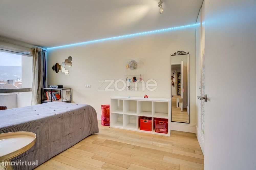Apartamento T3 todo renovado c/garagem na Av. de Londres em Guimarães