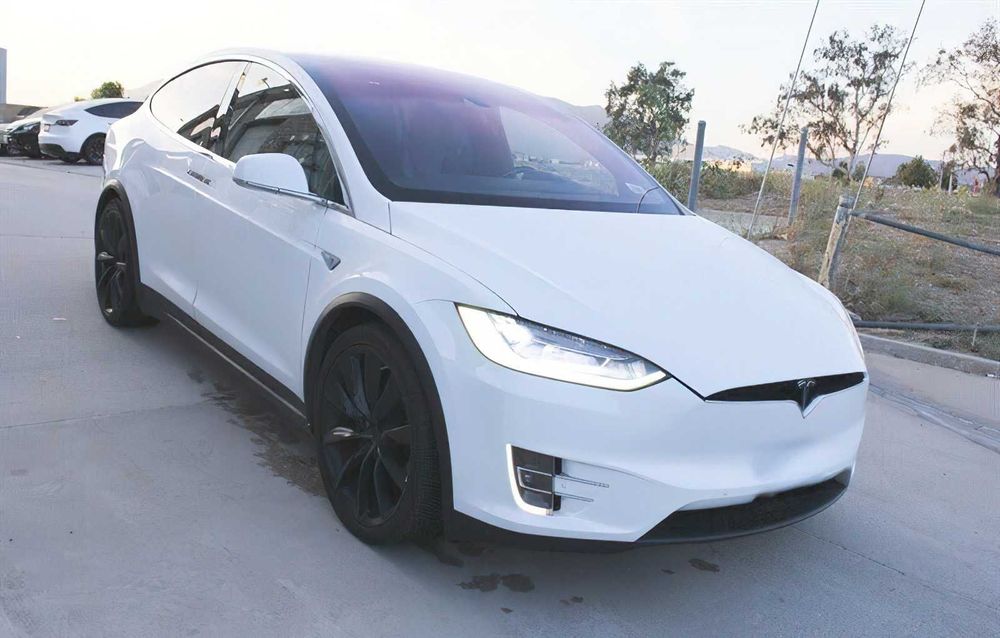 Tesla Model X 90D      2016