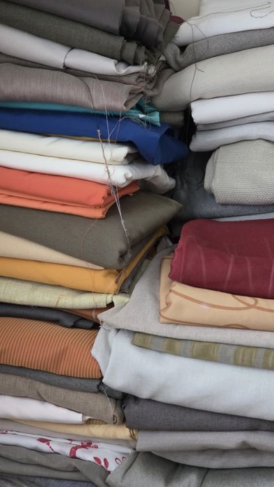 Tkaniny różne rodzaje i kolory.