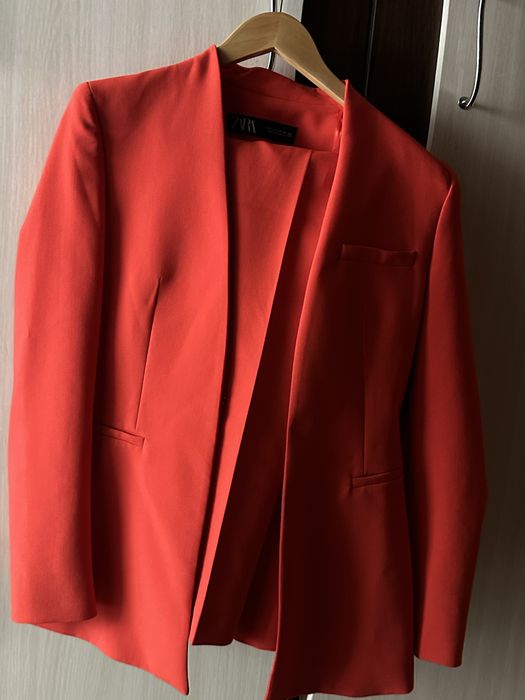 Красный костюм zara