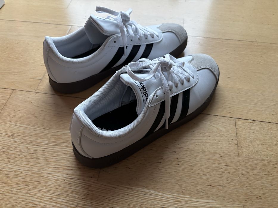 Adidas VI Court Base