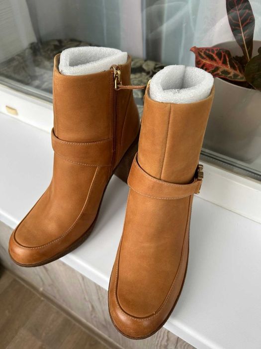 Продам  ботильйони, чоботи,з натуральної шкіри ECCO