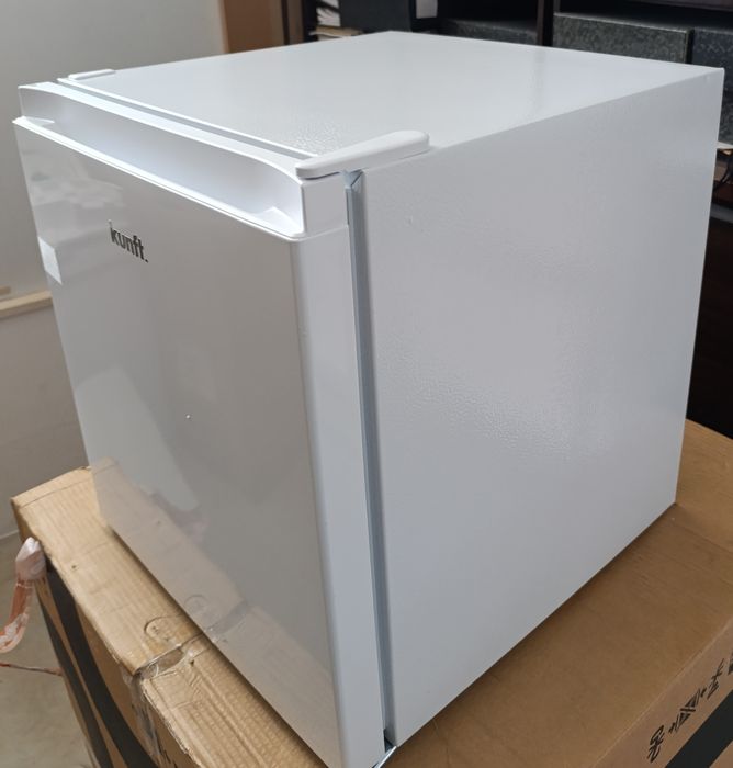 Mini bar KUNFT KMB9119 WH 45L / 50cm (3 anos garantia)