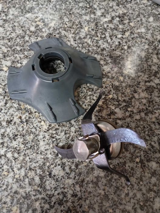 Bimby tm21, NÃO FUNCIONA, com utensílios em ótimo estado