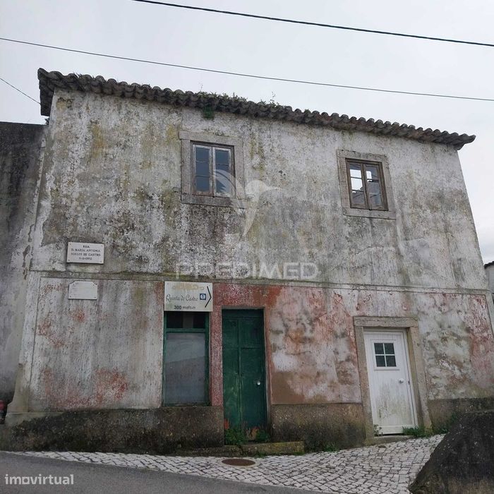 Moradia T6 para Reconstrução Total em Pragança – Cadaval