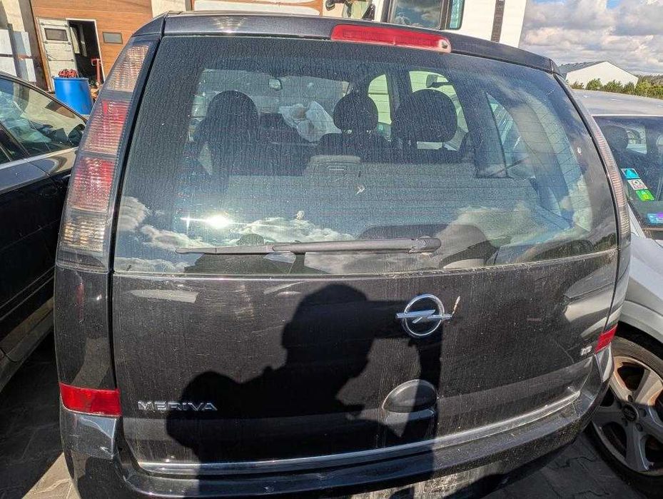 Klapa bagażnika Opel Meriva A lift Z20R