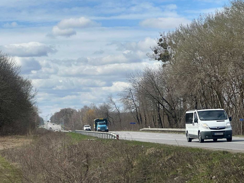 Продаж фасадно - кутової ділянки в Медвежому-Вушко