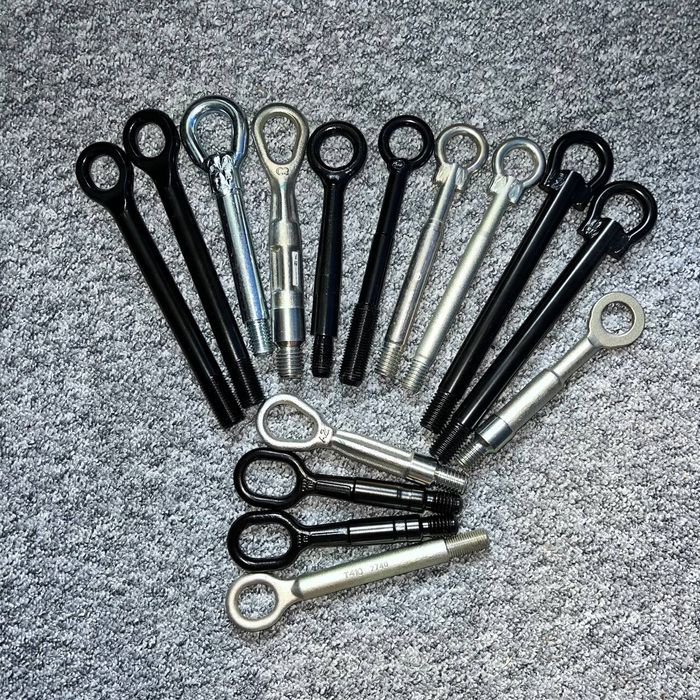 Продам крюк буксировочный BMW,VAG,аптечки, аварийные знаки ..