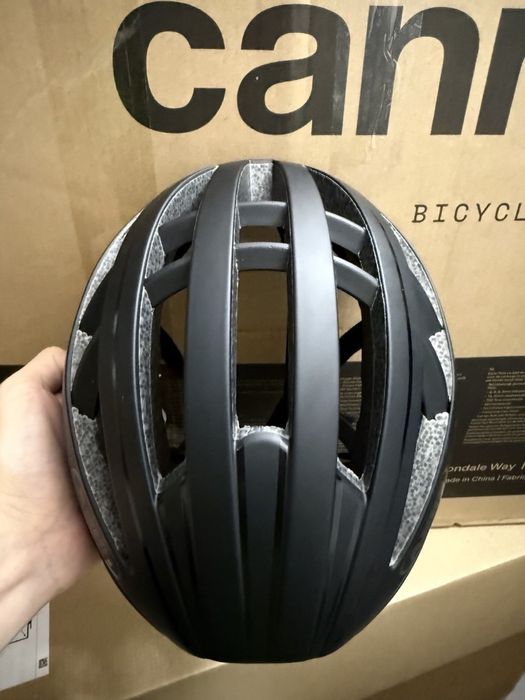 Шолом abus aventor velvet black. М (54-58)