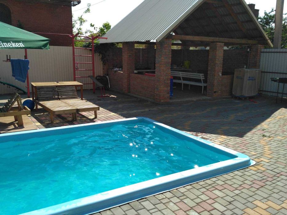 Подобова оренда будинку з басейнами на Кароліно Бугазі