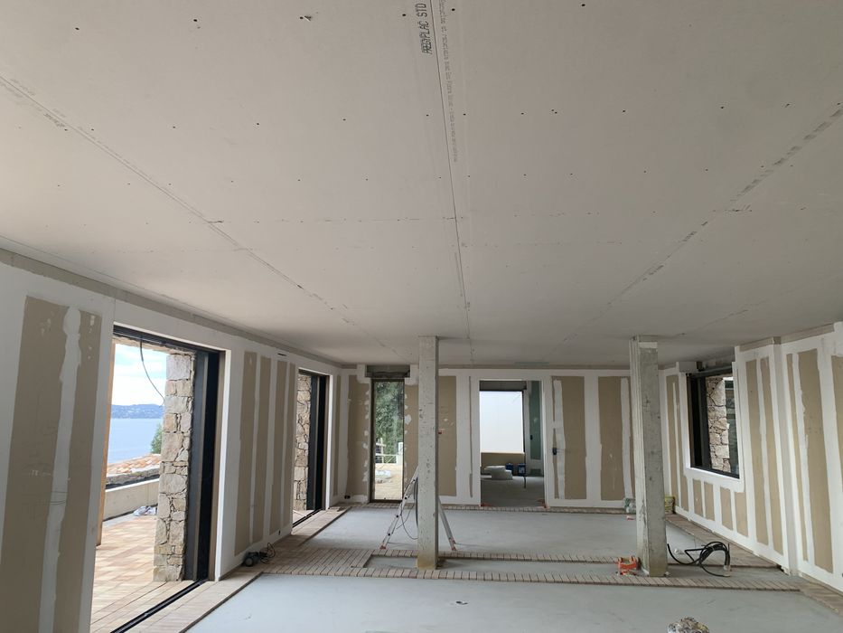 Trabalhos de pladur ( tecto falso , barramento e pintura )