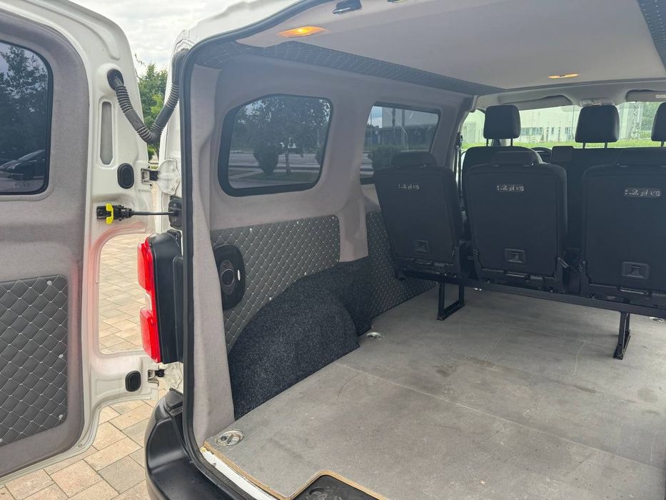 Opel Vivaro 2.0d пасажир 8+1 мість