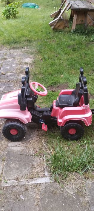 Duży jeep samochód na pedały