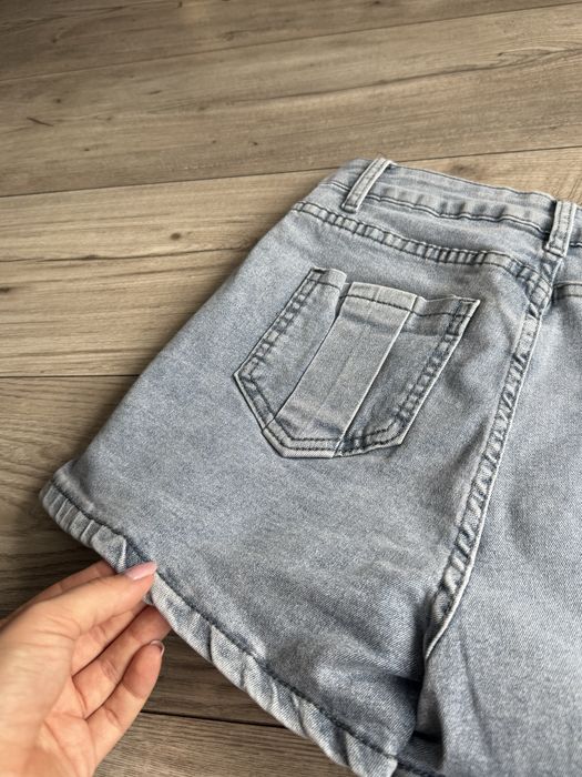 Piękne spodniczko spodenki jeansowe szorty