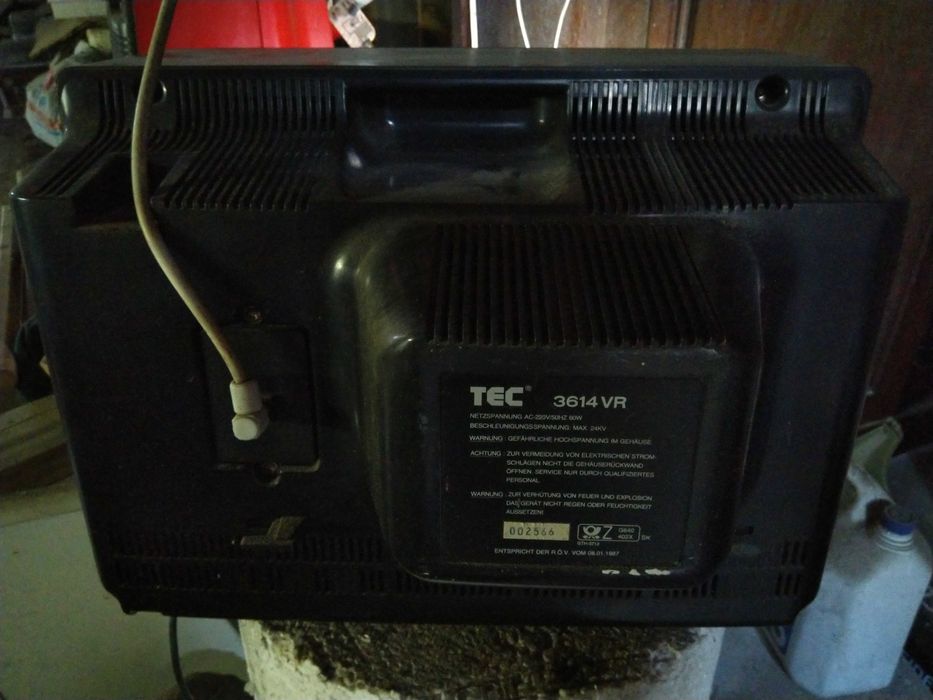 Televisão TEC – com avaria