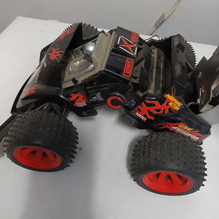 Carro telecomandado da NIKKO