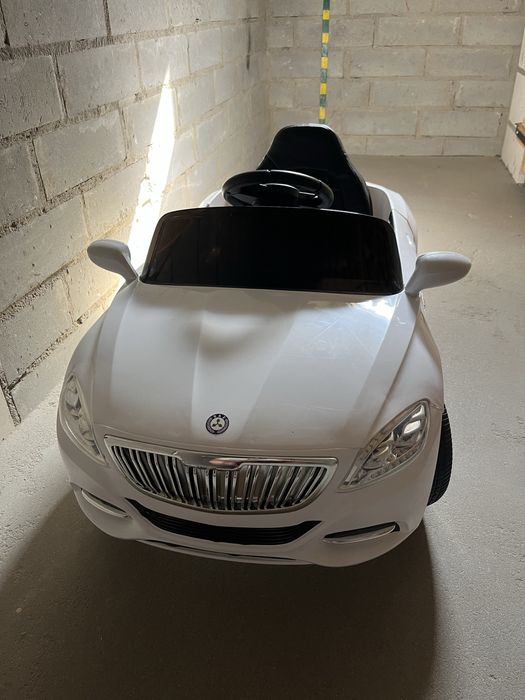 Samochód na Akumulator Auto na Akumulator Samochodzik - LED, Dźwiękami i Otwieranymi Drzwiami Pilot