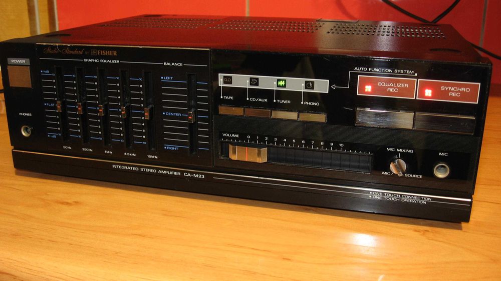FISHER CA-M23 (SANYO) Wzmacniacz z korektorem graficznym i mocą 2x35 W