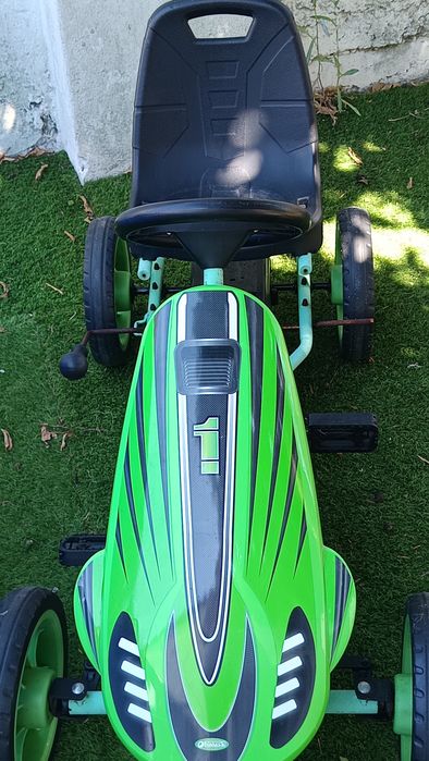 Kart a pedais infantil