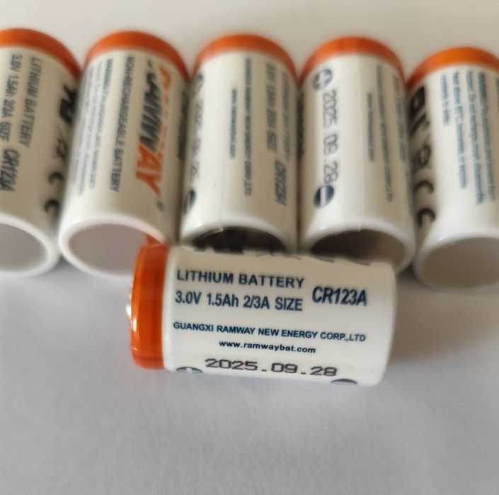 Lithium CR123A (3V, 1500mAh).