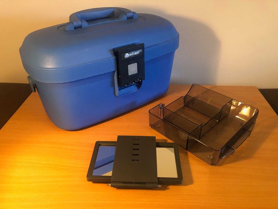 Delsey Necessaire - Óptima companheira de viagem. Excelente estado.