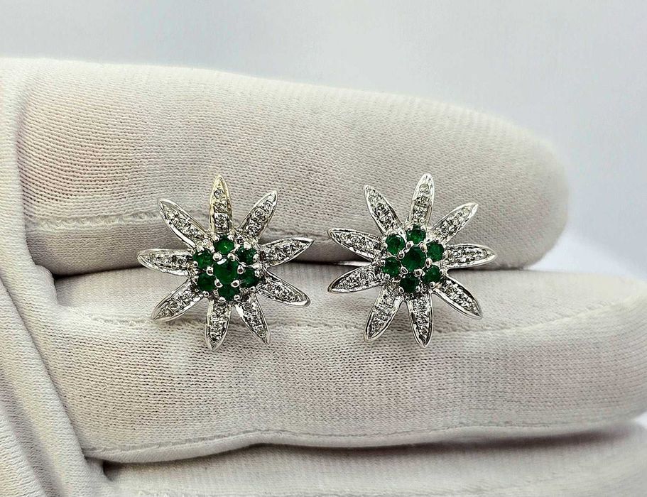 Бриллиантовые пусеты с изумрудами