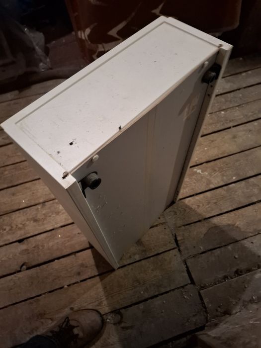 Szafka wisząca łazienkowa