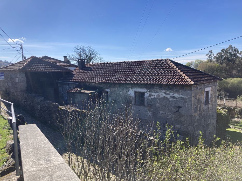 Moradia T2 a 15 min a pe do centro da vila com logradouro