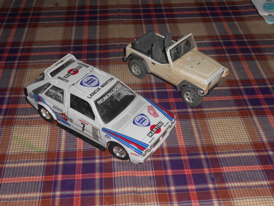 Miniaturas Colecçao Jeep Maisto 1/27 e Lancia Delta Burago 1/24